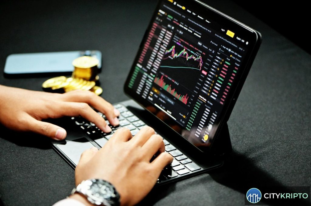 График биткоина ниже $60 000 на фоне новостей о продаже Strategy