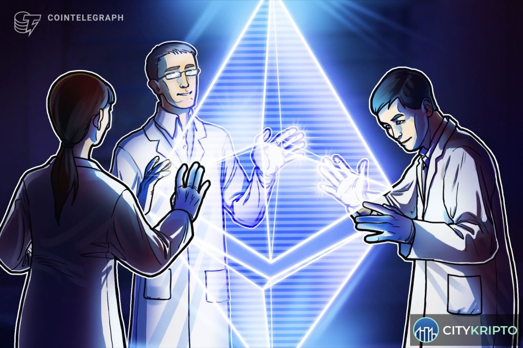 Логотип Ethereum на фоне графиков криптовалют