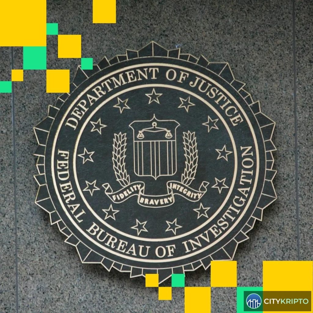 Директор ФБР Кэш Патель на фоне графика биткоина и логотипа MicroStrategy