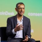 Coinbase теряет главу юротдела: Пол Гревал уходит после завершения спора с SEC