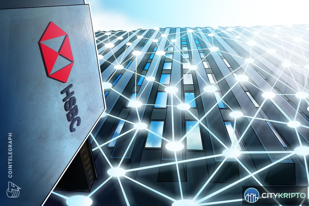 Логотип HSBC и Банка Англии на фоне цифровых графиков
