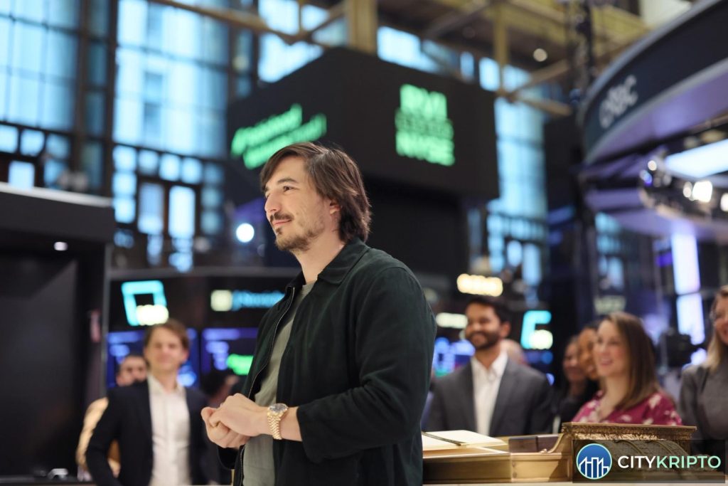 График роста реальных активов на Robinhood Chain, показывающий увеличение объёмов токенизированных акций
