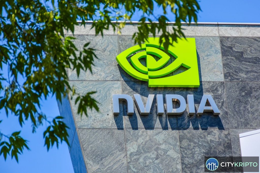 Логотип Nvidia и символы искусственного интеллекта на фоне серверов
