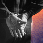 Мужчина дал пограничникам пароль от телефона. Это стерло всё. Теперь ему грозит федеральное обвинение