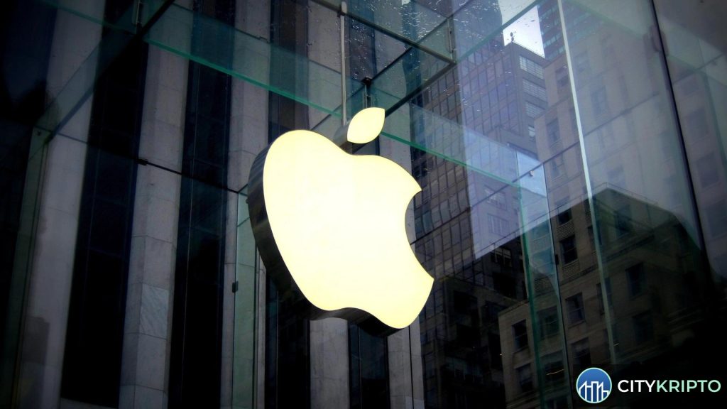Скриншот поддельного Bitcoin-кошелька в App Store с предупреждением о мошенничестве