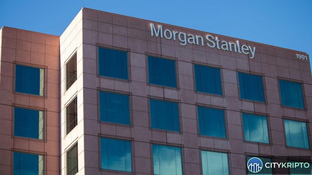 Логотип Morgan Stanley на фоне графиков Ethereum и Solana