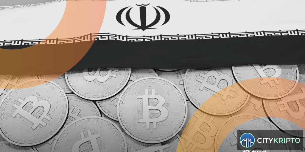 Флаг США и биткоин на фоне Ормузского пролива