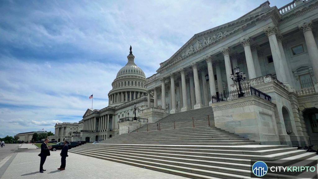 Законопроект Clarity в Сенате США и его влияние на криптовалюты