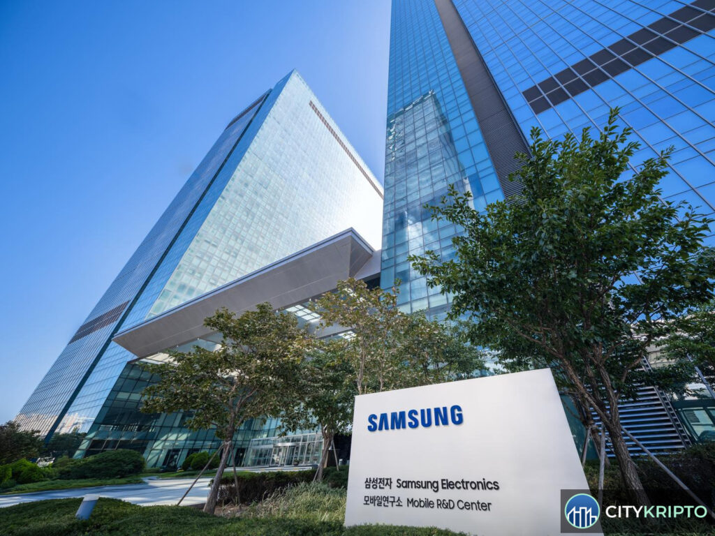 Смартфон Samsung Galaxy с криптокошельком и стейблкоинами