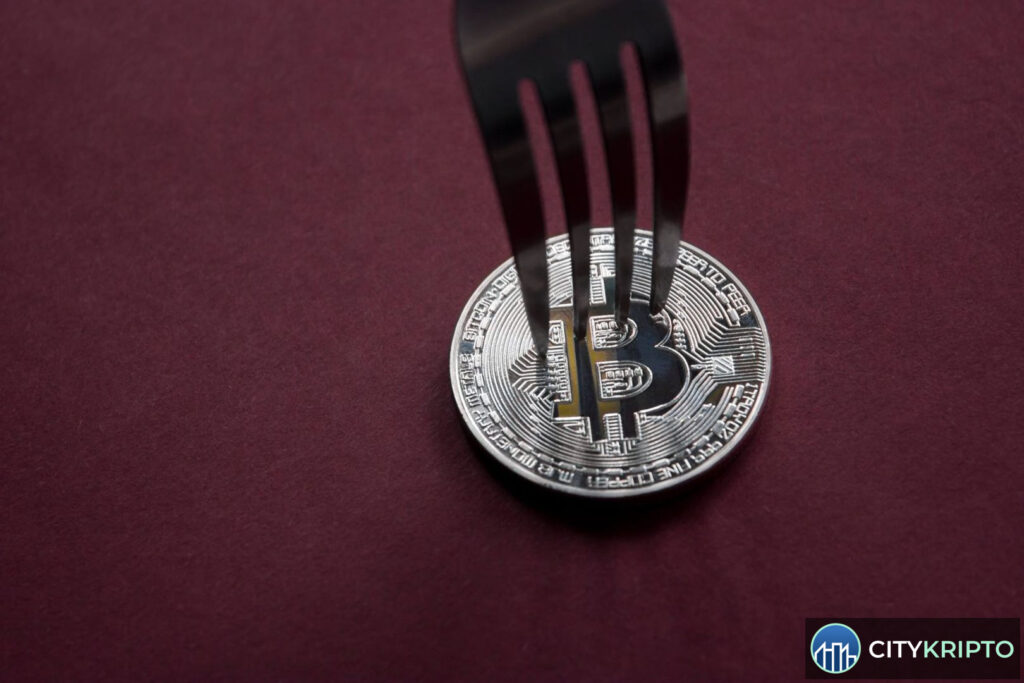 График Bitcoin с предупреждением о риске потери монет при хардфорке BIP-110