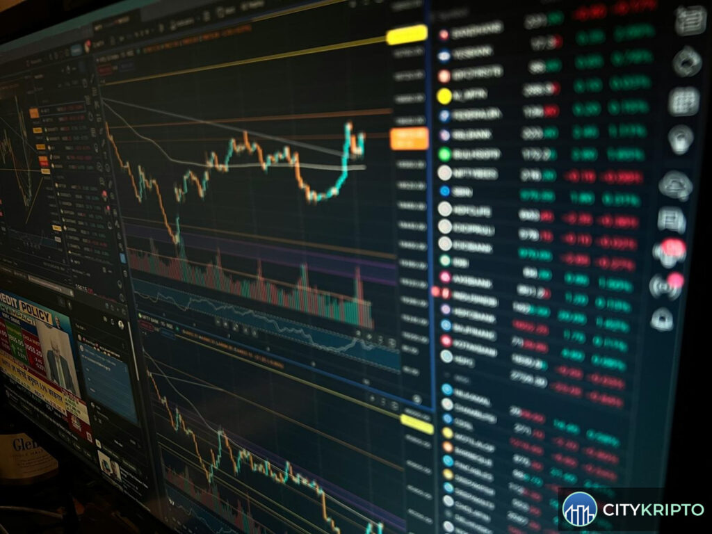 График притока средств в биткоин-ETF, BlackRock IBIT лидирует