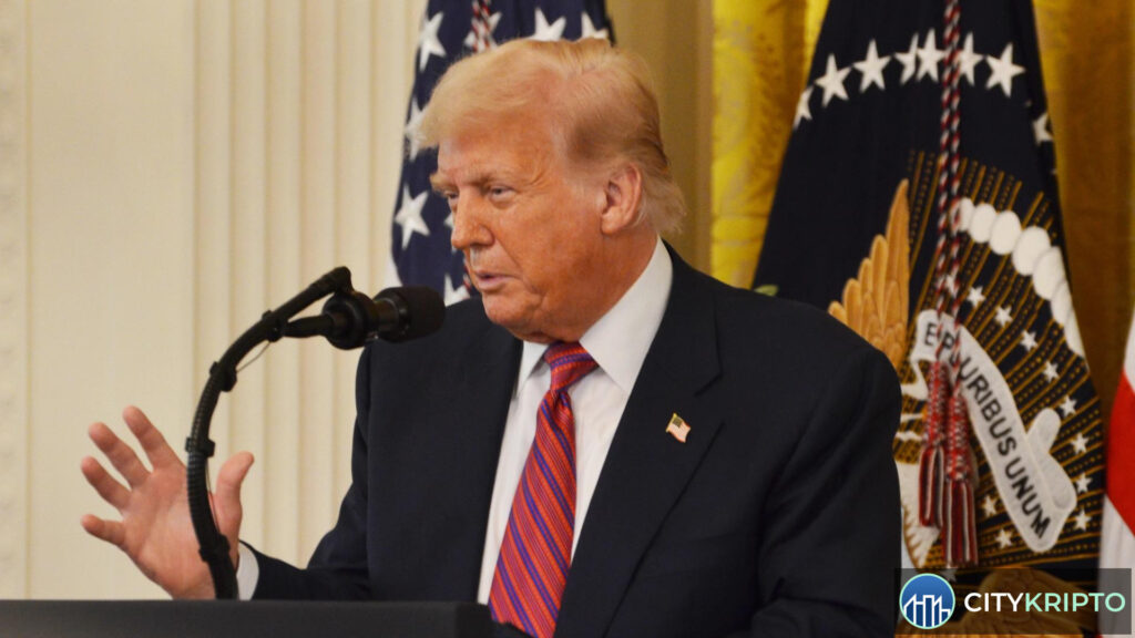 График падения биткоина и сокращение резервов Trump Media