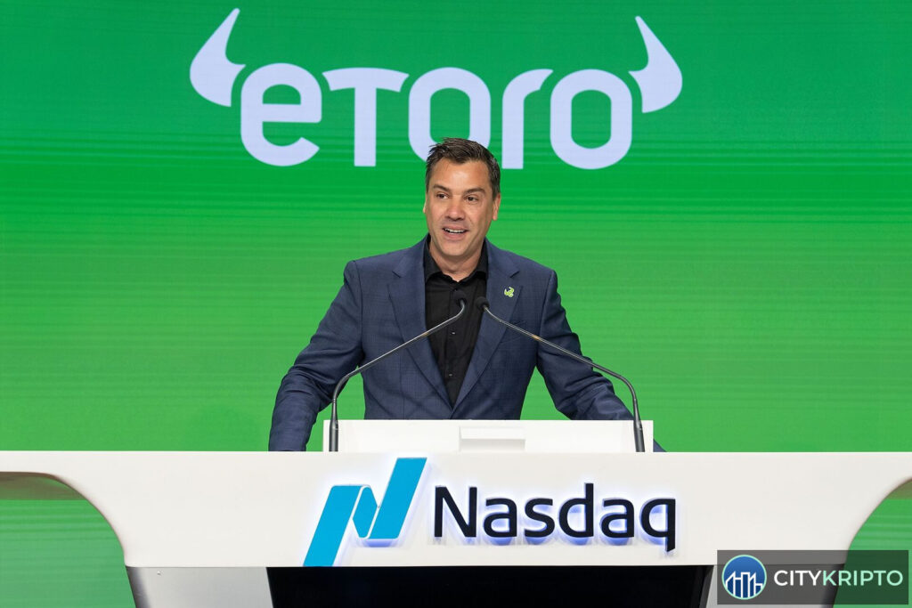 График финансовых показателей EToro с падением крипто-доходов и ростом прибыли