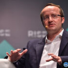 Crypto.com запускает токенизированные деривативы на акции