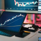 XRP падает до $1, но трейдеры делают ставку на отскок