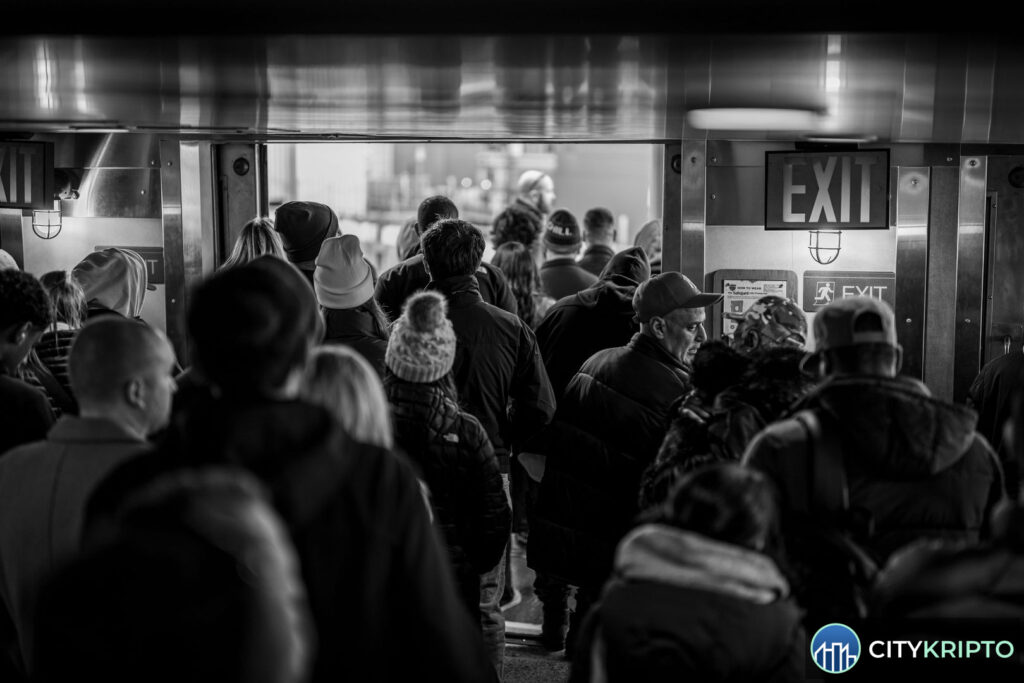 График биткоин-фьючерсов с дисбалансом открытого интереса и объема торгов