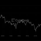 Bitcoin удерживает $79 000, ETH и SOL снижаются: фиксация прибыли после недельного роста