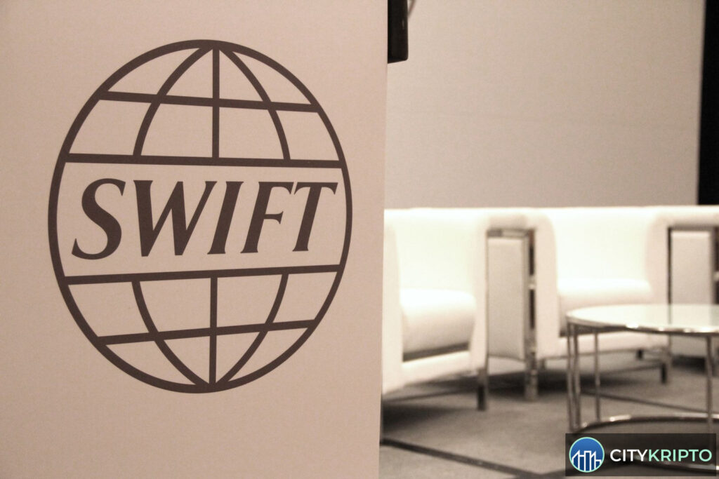 Битва между криптовалютами и SWIFT за международные платежи