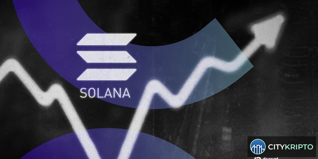 График роста цены Solana и логотип DeFi Development Corp на фоне биткоина