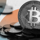 Биткоин вырос на сигнале ФРС о паузе: $415 млн шортов ликвидировано