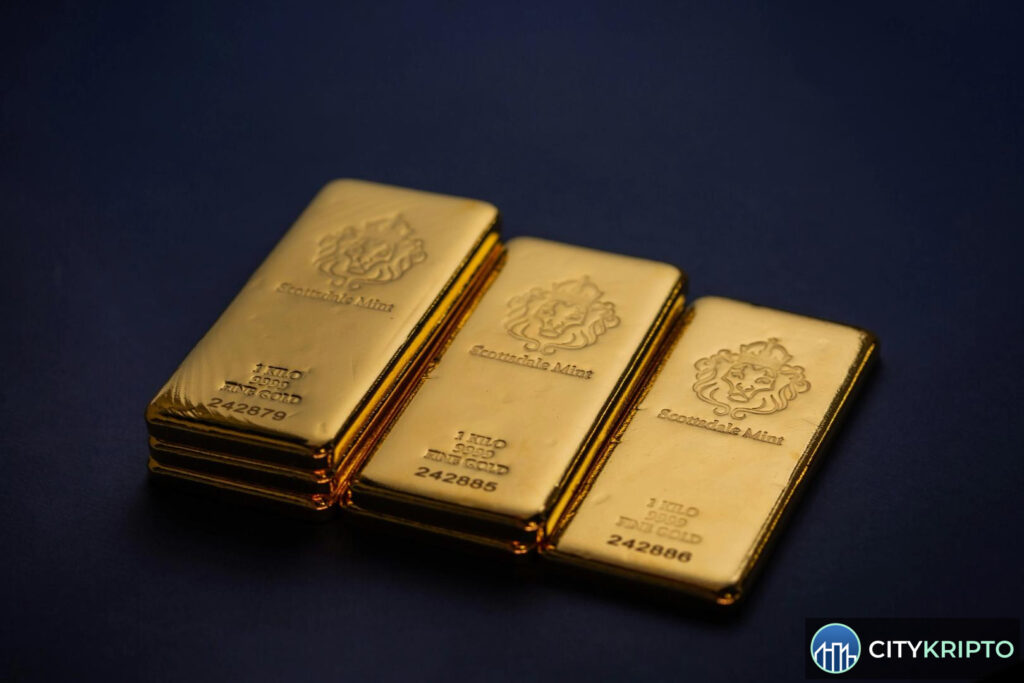 Биткоин обгоняет золото и может достичь $100 000