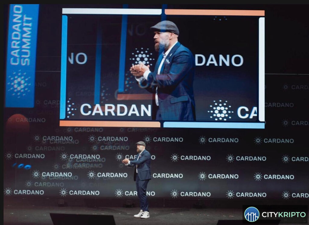 Логотип Cardano на фоне блокчейн-сети с символами заморозки активов