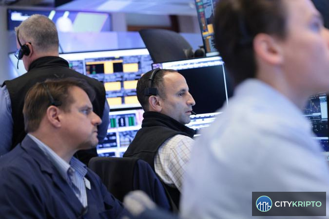 График падения Bitcoin во время flash crash 10 октября 2025 года