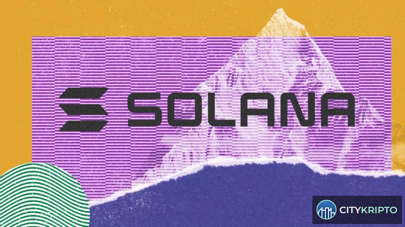 Логотип Solana на фоне графика с надписью Alpenglow и датой 21 октября