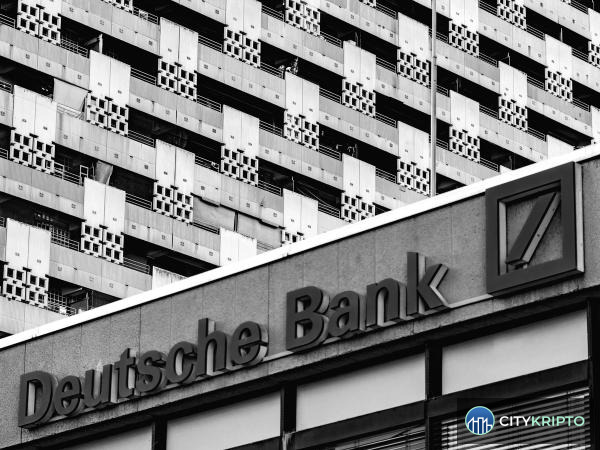Deutsche Bank логотип на фоне криптовалют