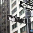 SEC-фреймворк для токенизированных акций: Broadcom и Verizon против листинга на OKX-ICE