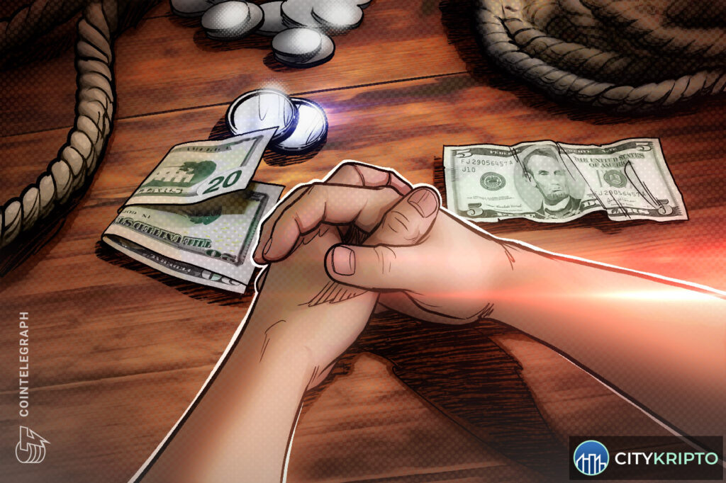 График Bitcoin на фоне здания Федеральной резервной системы США