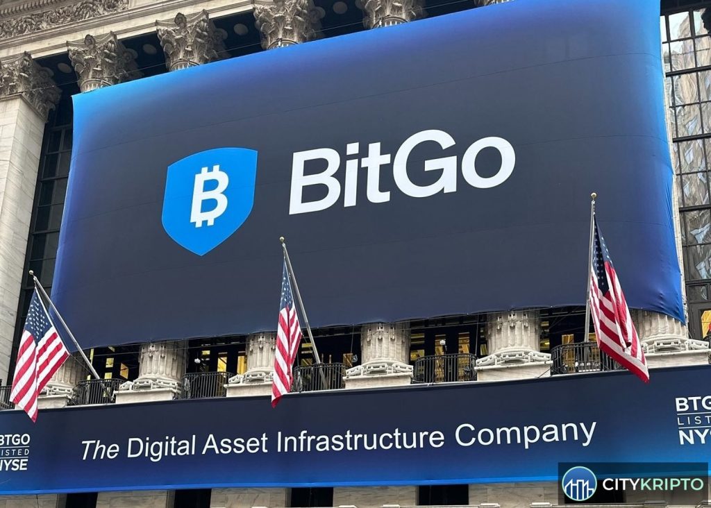 Логотипы BitGo и ZKsync, символизирующие партнерство для токенизации депозитов и внедрения блокчейна банками