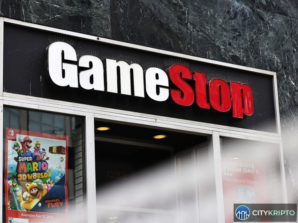 Иллюстрация: GameStop и Bitcoin на фоне графиков криптовалютного рынка