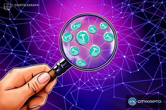 Логотип Tether и KPMG на фоне графиков криптовалютного рынка
