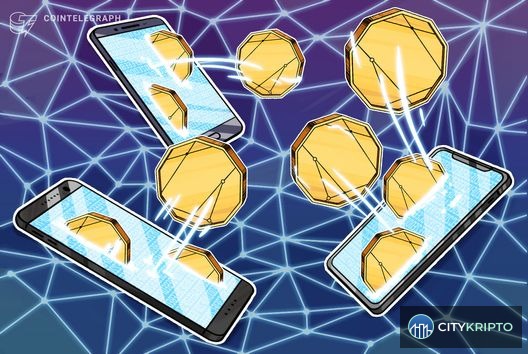 Логотип OnePay с иконками криптовалют Polygon, Arbitrum и Solana на фоне графиков роста