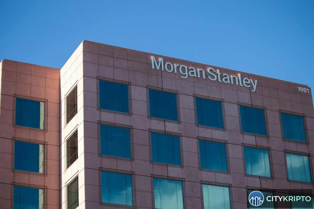 Логотип Morgan Stanley и график Bitcoin, символизирующие запуск ETF MSBT
