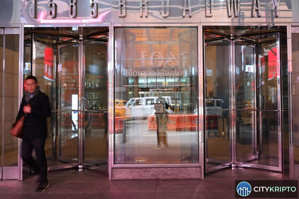 График роста Bitcoin ETF Morgan Stanley с показателем $34 миллиона в первый день торгов