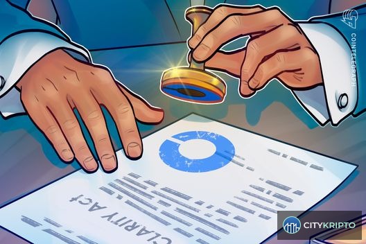 Генеральный директор Coinbase Брайан Армстронг поддерживает закон CLARITY Act для регулирования криптовалют