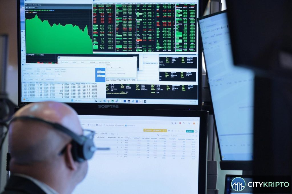 График Bitcoin на уровне $75 000 и индексы Nasdaq и S&P 500 на фоне рекордных значений