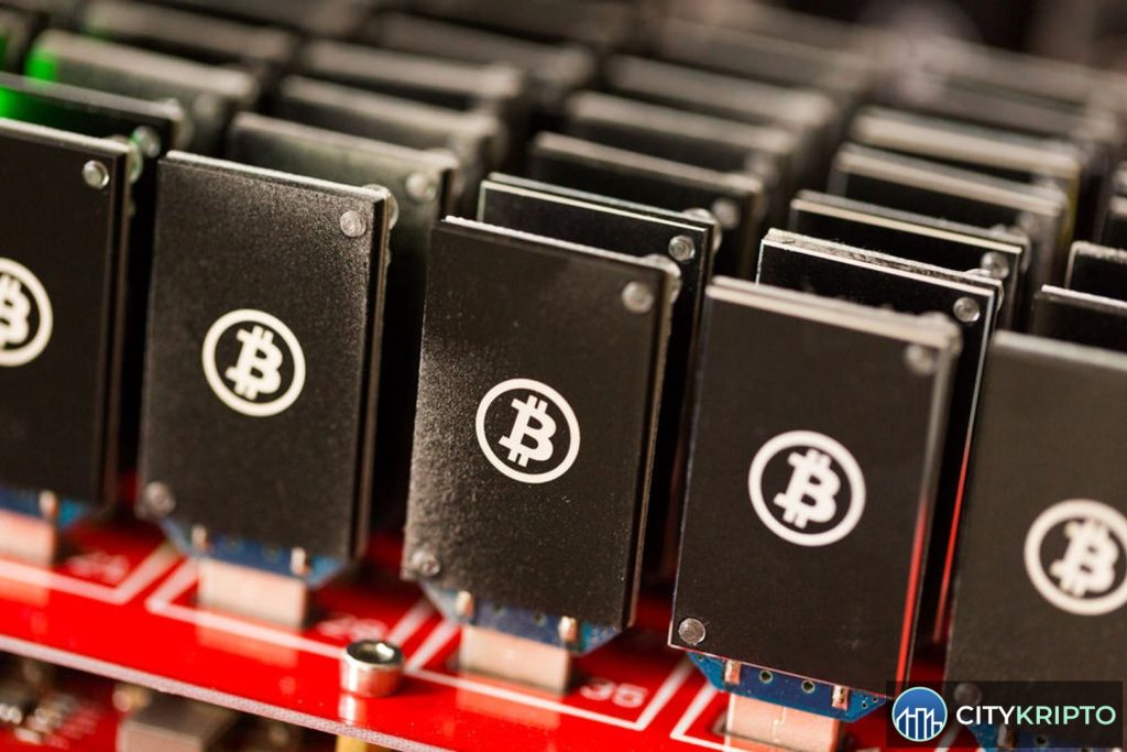 Иллюстрация майнинг-пула Parasite и добычи блока Bitcoin 945,601