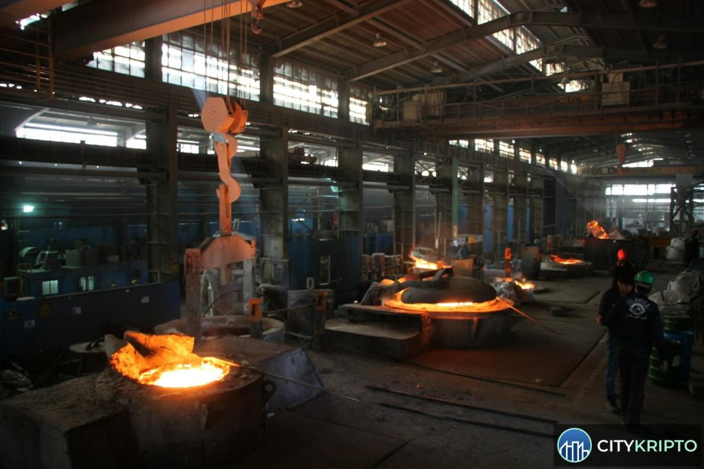 Иллюстрация сделки Alcoa и NYDIG по продаже завода для майнинга Bitcoin