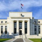Bitcoin выше ключевого уровня перед слушаниями Warsh