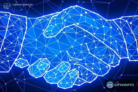 Криптовалютные монеты Bitcoin и USDT на фоне банковских документов
