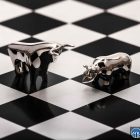 Bitcoin упал до $79,000: DOGE лидирует по потерям, ставки финансирования установили 10-летний рекорд