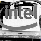 Intel на пике: акции взлетели после предварительной сделки с Apple