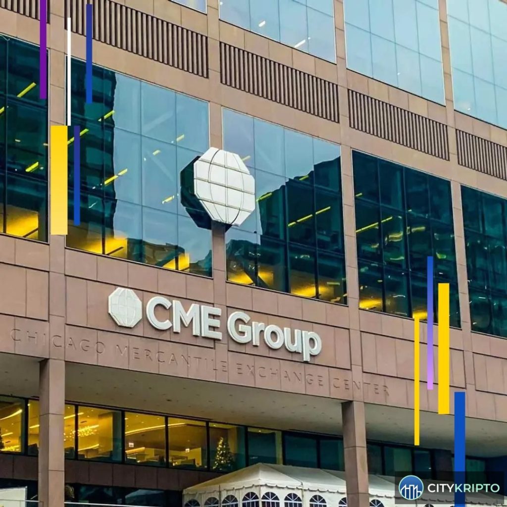 График волатильности Bitcoin на фоне логотипа CME Group