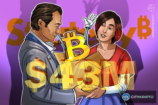 Bitcoin монета на фоне графика курса с логотипом Strategy