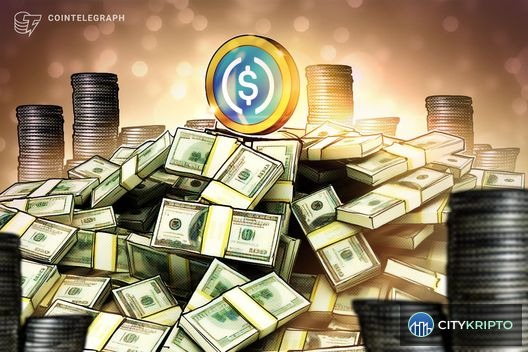 Логотип Circle и стейблкоин USDC на фоне графиков роста