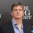 Bitcoin достигает $82,000: SOL и DOGE растут на фоне предупреждения Майкла Берри о крахе акций