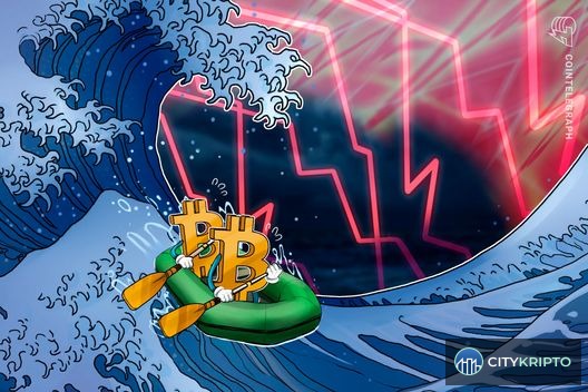 График биткоина с медвежьим трендом и надписью Sell in May